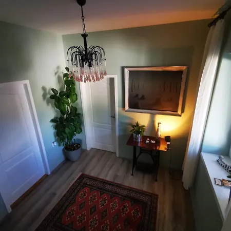 Apartment 19 *