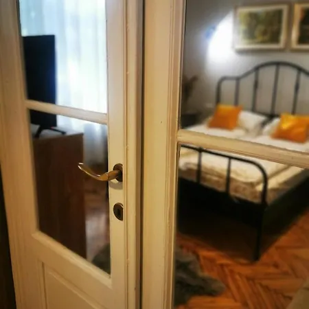 Apartment 19