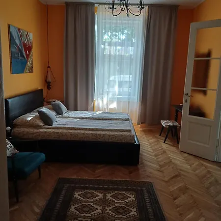 Apartment 19